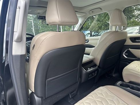 New 2025 Nissan Armada Platinum Reserve image 21