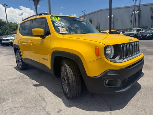 Used 2017 Jeep Renegade Latitude w/ Popular Equipment Group FWD image 3