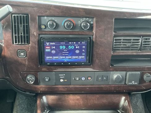 Used 2019 GMC Savana 2500 Extended w/ Enhanced Convenience Package image 13