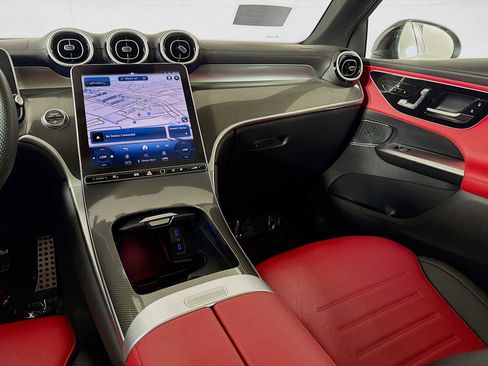 Used 2024 Mercedes-Benz GLC 300 4MATIC image 23