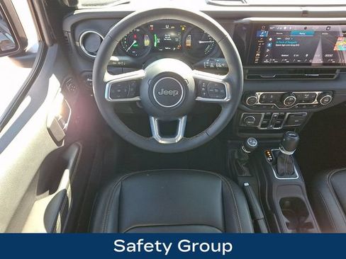Used 2024 Jeep Wrangler Unlimited Sahara w/ Technology Group AWD/4WD image 3