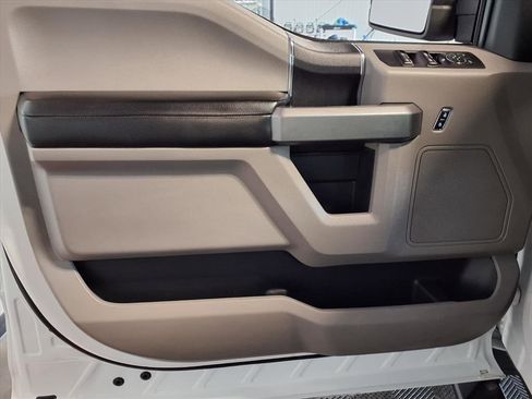 Used 2018 Ford F150 XLT w/ Trailer Tow Package image 17