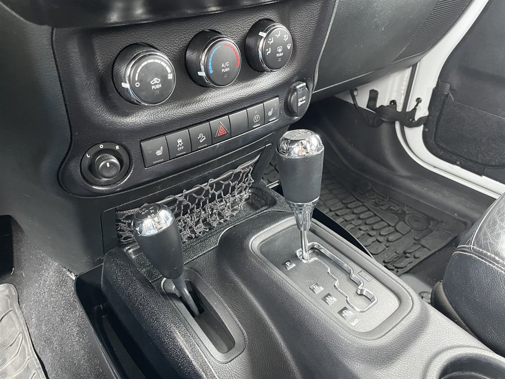 Used 2015 Jeep Wrangler Unlimited Sahara AWD/4WD image 30