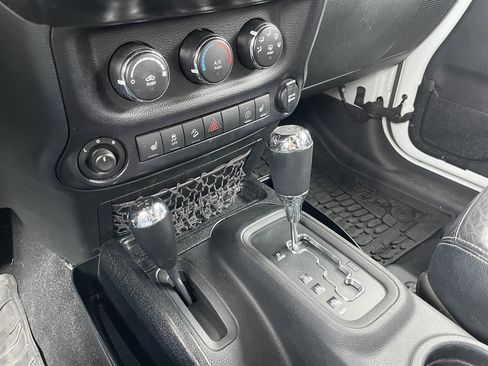 Used 2015 Jeep Wrangler Unlimited Sahara AWD/4WD image 30
