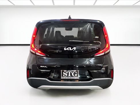 Used 2023 Kia Soul LX w/ LX Technology Package FWD image 5