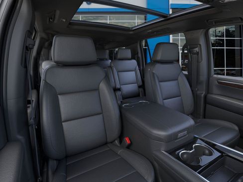 New 2026 Chevrolet Suburban Z71 w/ Comfort Package AWD/4WD image 16