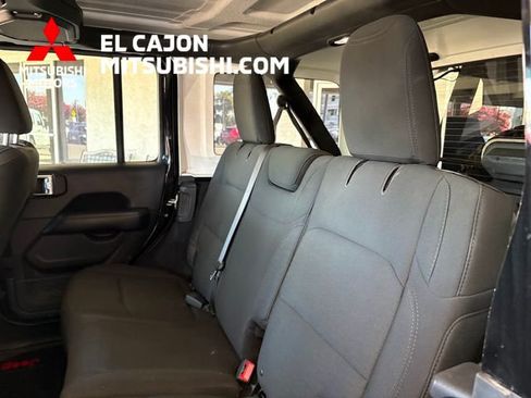 Used 2018 Jeep Wrangler Unlimited Sahara w/ Uconnect 4C Nav & Sound Group AWD/4WD image 13