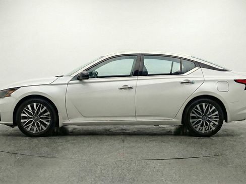 Used 2025 Nissan Altima 2.5 SV image 4