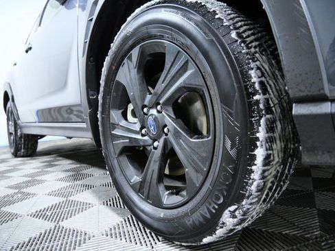 Used 2024 Subaru Crosstrek 2.0i image 2