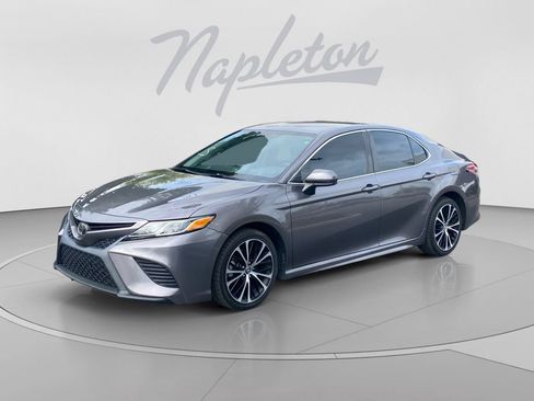Used 2019 Toyota Camry SE FWD image 1