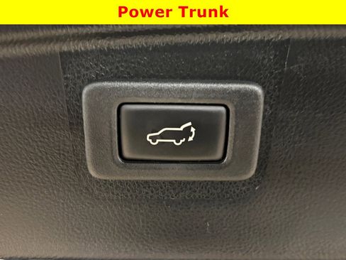 Used 2016 Subaru Outback 3.6R Limited AWD/4WD image 28