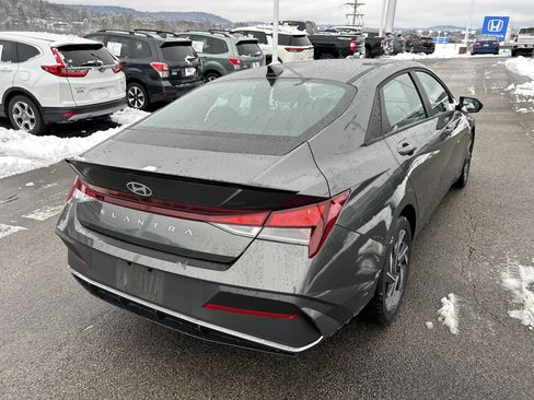 Certified 2025 Hyundai Elantra Sport image 7