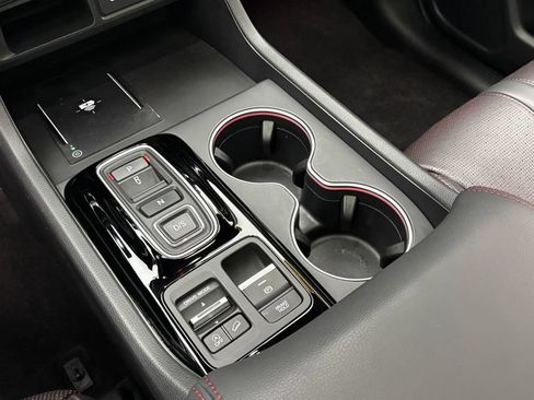 Used 2025 Honda Pilot Black Edition image 30