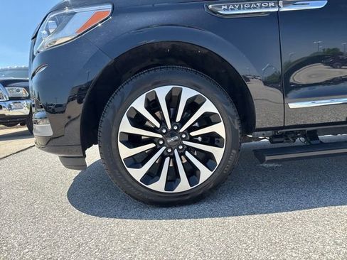 Certified 2022 Lincoln Navigator Reserve AWD/4WD image 45