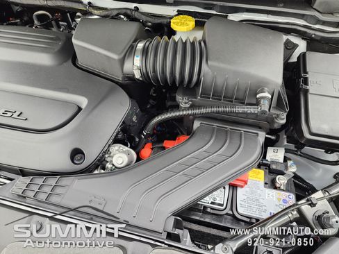 New 2027 Chrysler Pacifica Select AWD/4WD image 18
