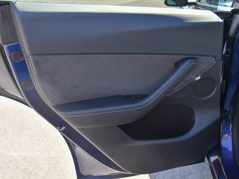 Used 2023 Tesla Model Y Long Range AWD/4WD image 32