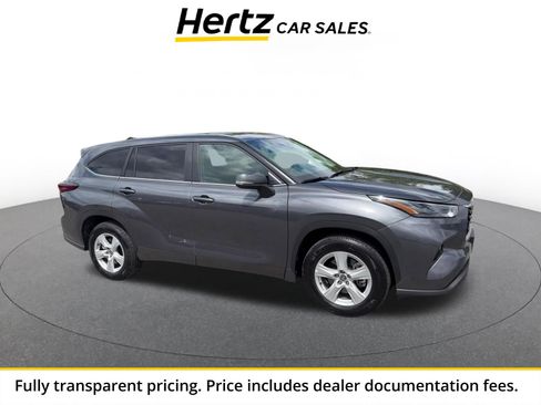 Used 2025 Toyota Highlander LE FWD image 1