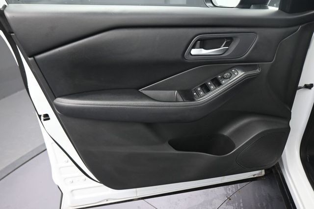 Used 2024 Nissan Rogue SV FWD image 21