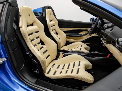 Used 2023 Ferrari F8 Tributo RWD image 61
