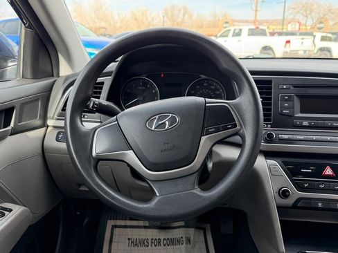 Used 2018 Hyundai Elantra SE image 17