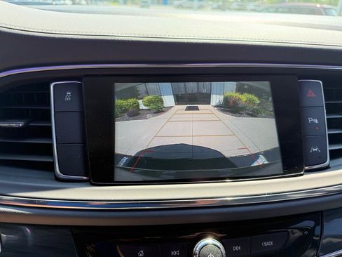 Used 2018 Buick Enclave Premium FWD image 15