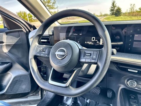 Used 2025 Nissan Kicks SV AWD/4WD image 20