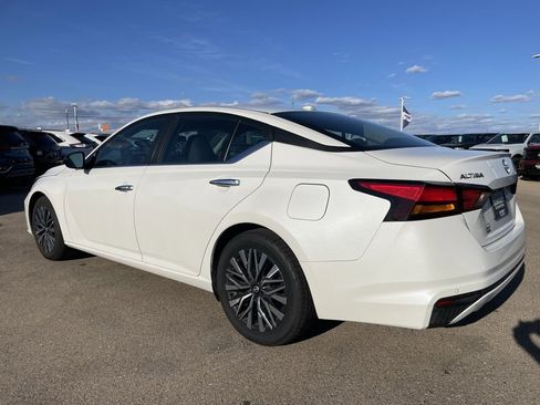 Used 2024 Nissan Altima 2.5 SV image 5