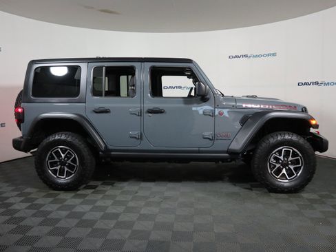 Used 2025 Jeep Wrangler Unlimited Rubicon w/ Safety Group AWD/4WD image 4