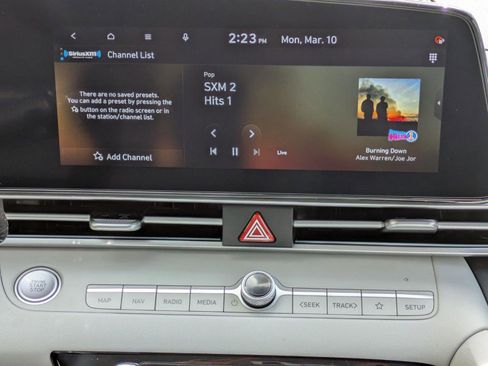 Used 2025 Hyundai Elantra Limited image 16