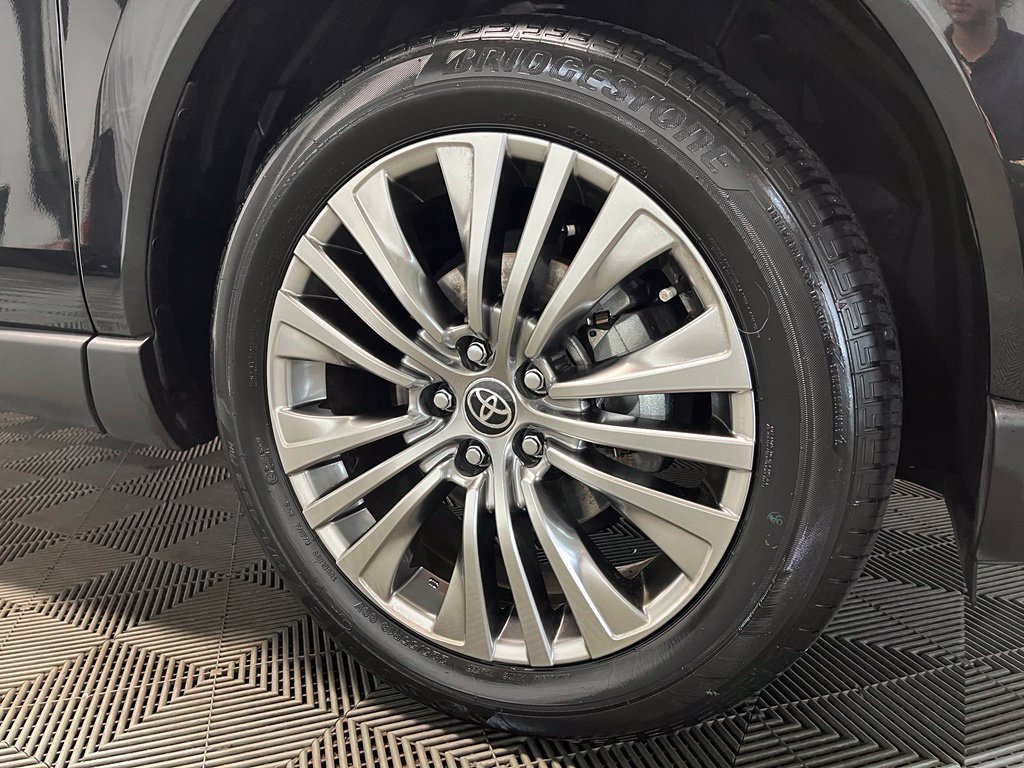 Used 2021 Toyota Venza Limited w/ Advanced Technology Package AWD/4WD image 3