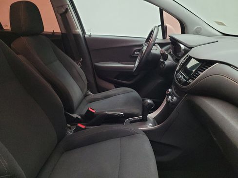Used 2018 Chevrolet Trax LS FWD image 21