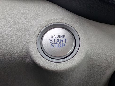 Used 2025 Hyundai Venue Limited image 29