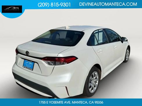 Used 2022 Toyota Corolla LE image 6