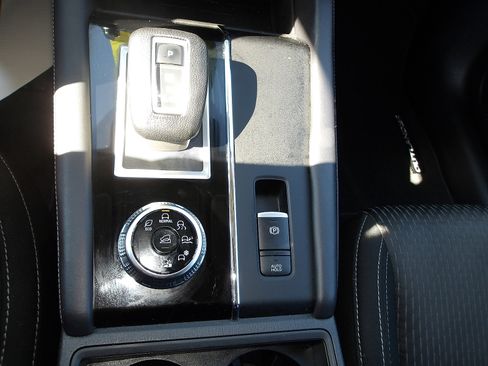 Used 2024 Mitsubishi Outlander ES AWD/4WD image 19