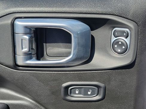 Used 2024 Jeep Wrangler Unlimited Rubicon w/ Safety Group image 17