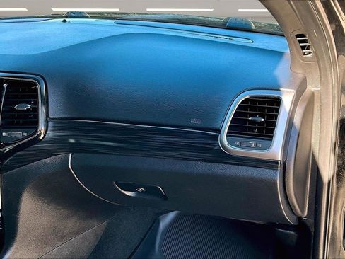 Used 2021 Jeep Grand Cherokee Laredo X image 25