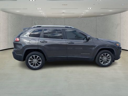 Used 2019 Jeep Cherokee Latitude Plus image 2