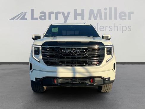 Used 2025 GMC Sierra 1500 AT4 w/ Technology Package AWD/4WD image 8