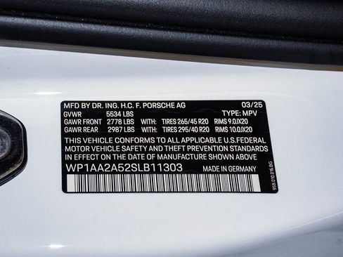 Certified 2025 Porsche Macan AWD/4WD image 27