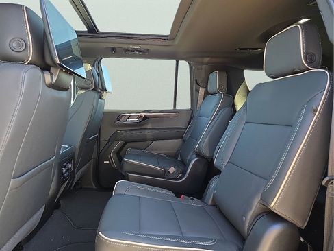 New 2026 Chevrolet Suburban Premier AWD/4WD image 11