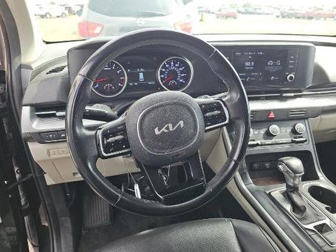 Used 2022 Kia Carnival LX FWD image 11