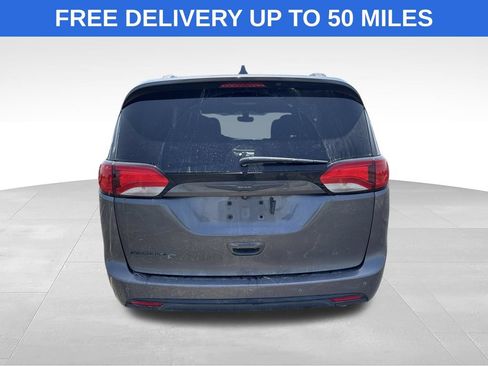 Used 2020 Chrysler Pacifica Touring w/ S Appearance Package FWD image 6