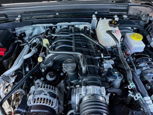 Used 2024 Jeep Wrangler Willys image 28