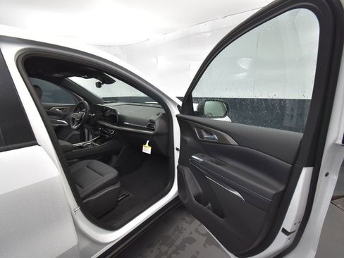 New 2026 Chevrolet Traverse LT w/ Midnight/Sport Edition AWD/4WD image 11