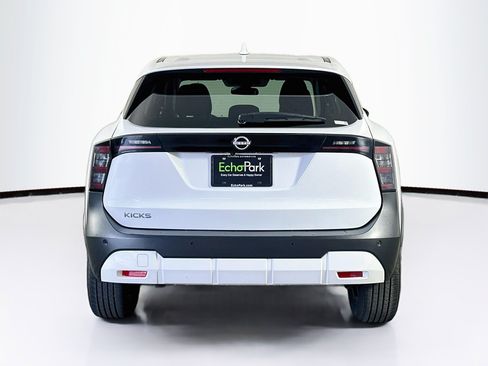 Used 2025 Nissan Kicks SV FWD image 7