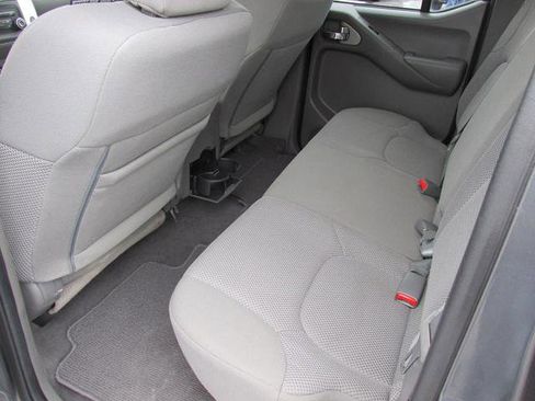 Used 2019 Nissan Frontier SV image 9