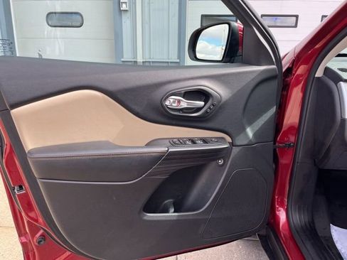 Used 2016 Jeep Cherokee Limited w/ Luxury Group image 10