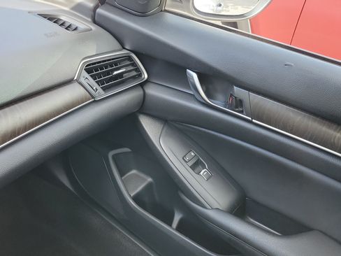 Used 2019 Honda Accord EX image 28