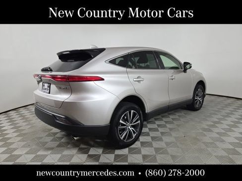 Used 2021 Toyota Venza LE AWD/4WD image 10