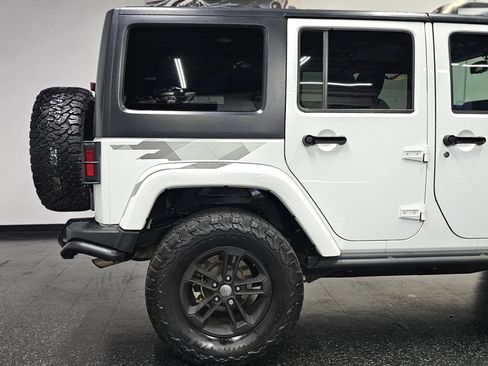Used 2017 Jeep Wrangler Unlimited Sahara AWD/4WD image 19